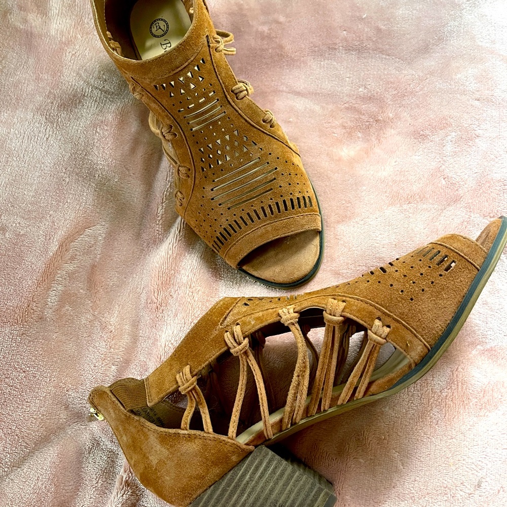 Bella Vita tan leather size 9 with 3” heel